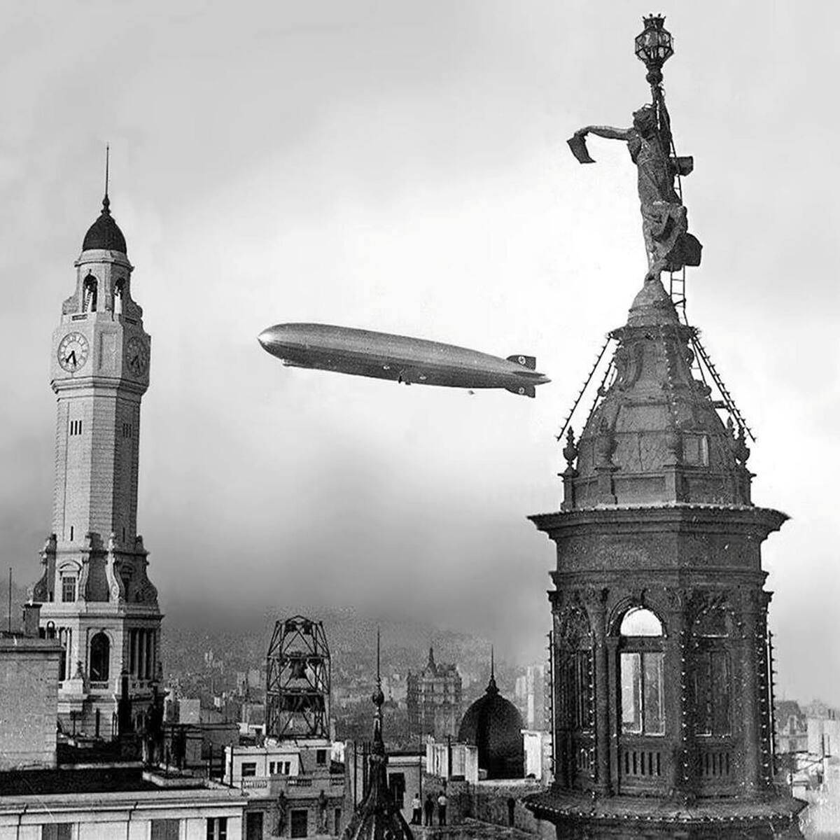 Graf_zeppelin_sobre_buenos_aires_en_1934