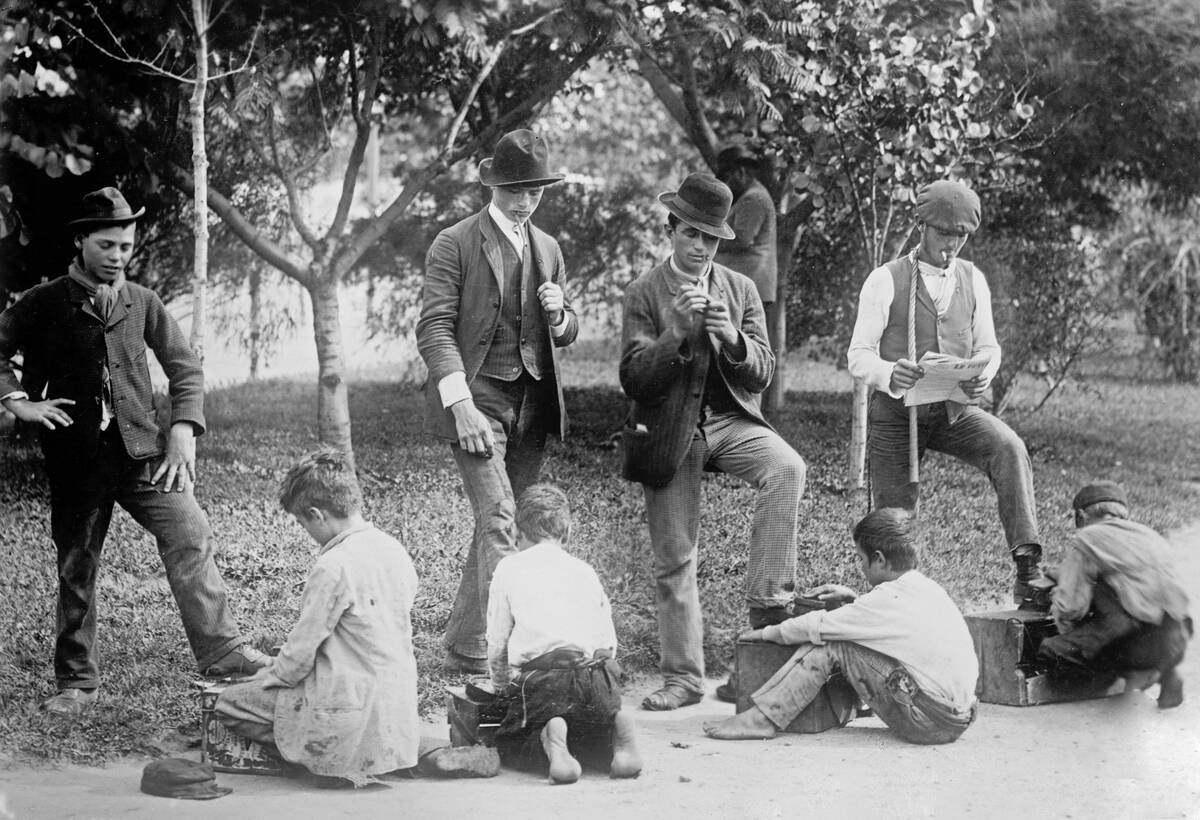 Archival Photo: Shoe shine boys shining shoes in Buenos Aires ca. 1910s