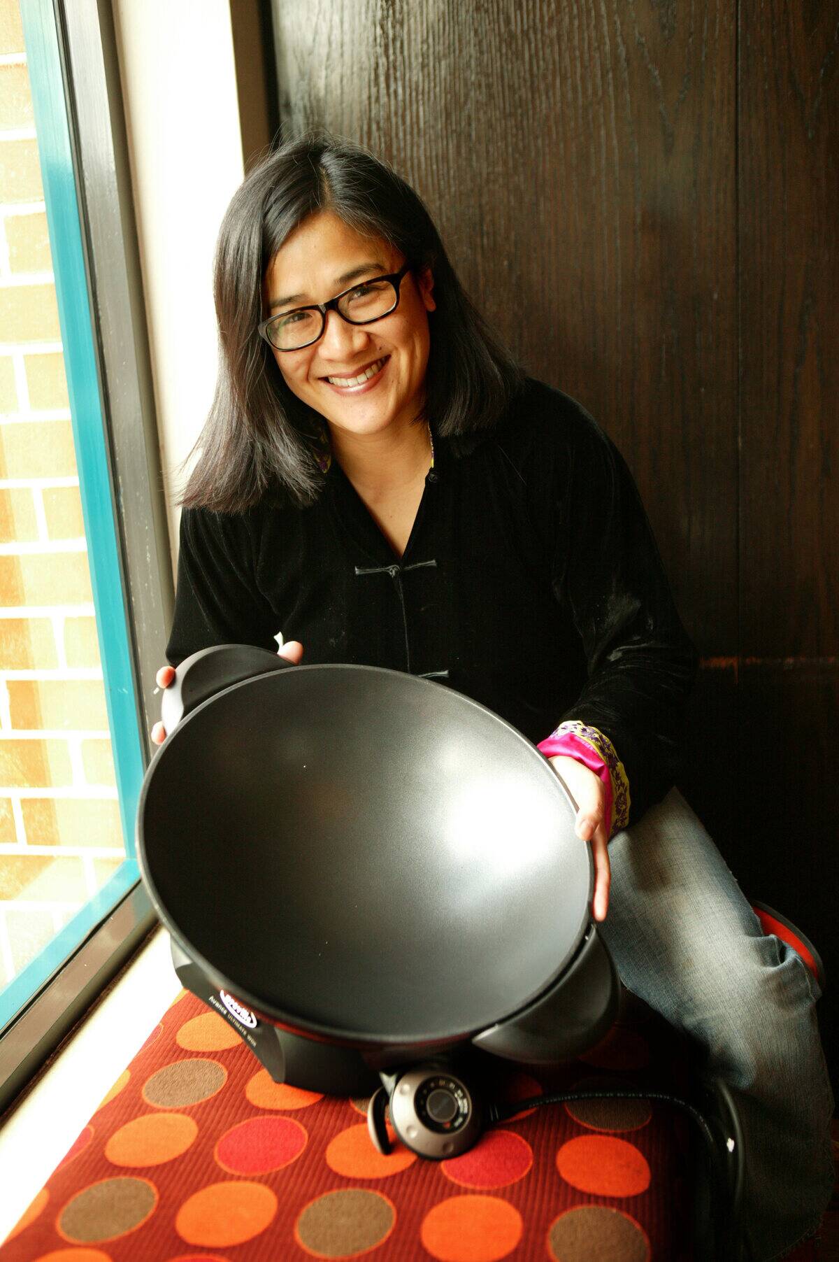 Chef Kylie Kwong tests a Breville electric wok, 26 July 2006. SMH Picture by M