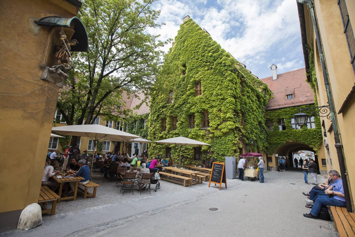 How To Stay Rich In Europe: Inherit Money For 700 Years