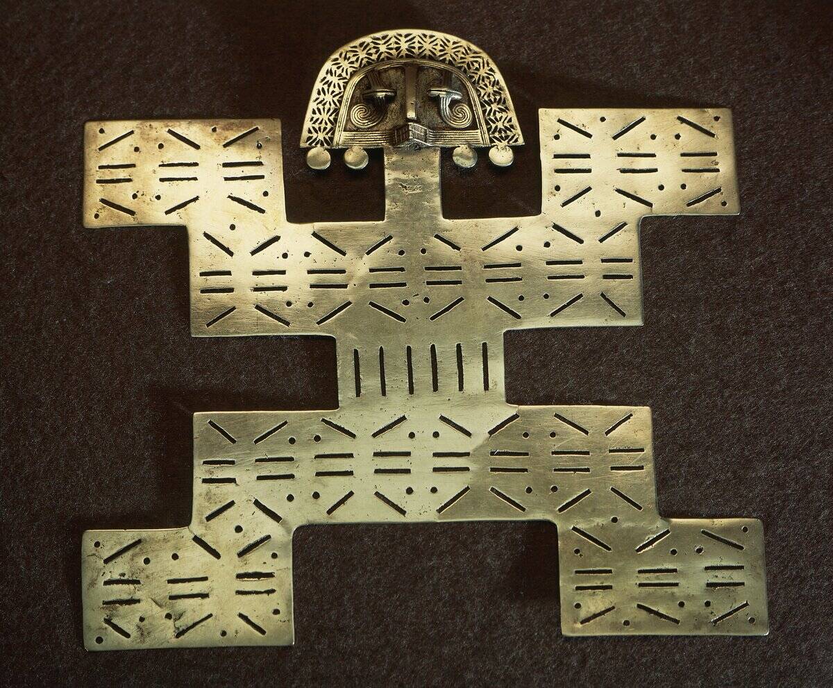 Pectoral anthropomorphous 'key man' type in smelted gold shaped by cire perdue (lost-wax process for shaping metal). From the Quimbaya area, Colombia, Tolima civilization