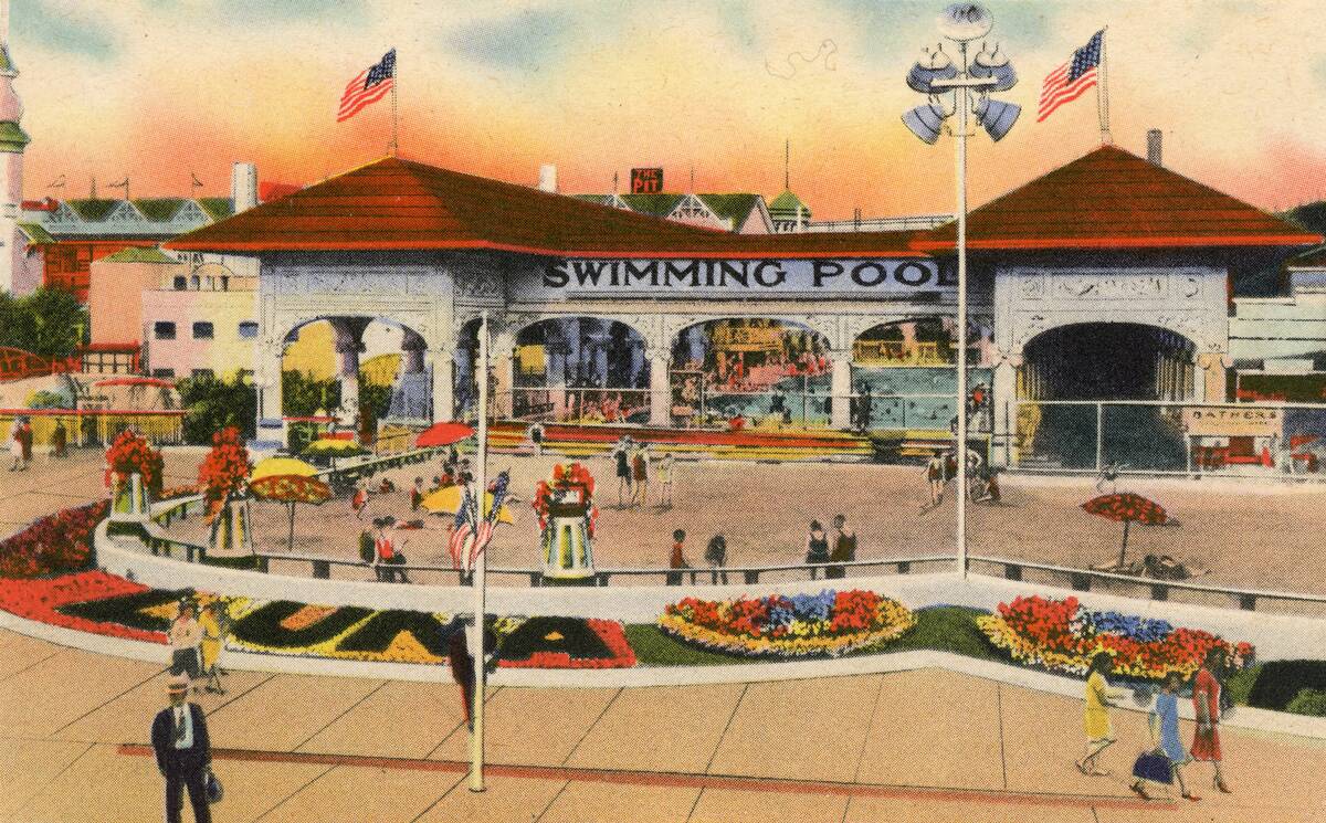 Vintage souvenir postcard, Luna Park Swimming Pool,Coney Island Beach and Boardwalk, Brooklyn, New York City, 1944