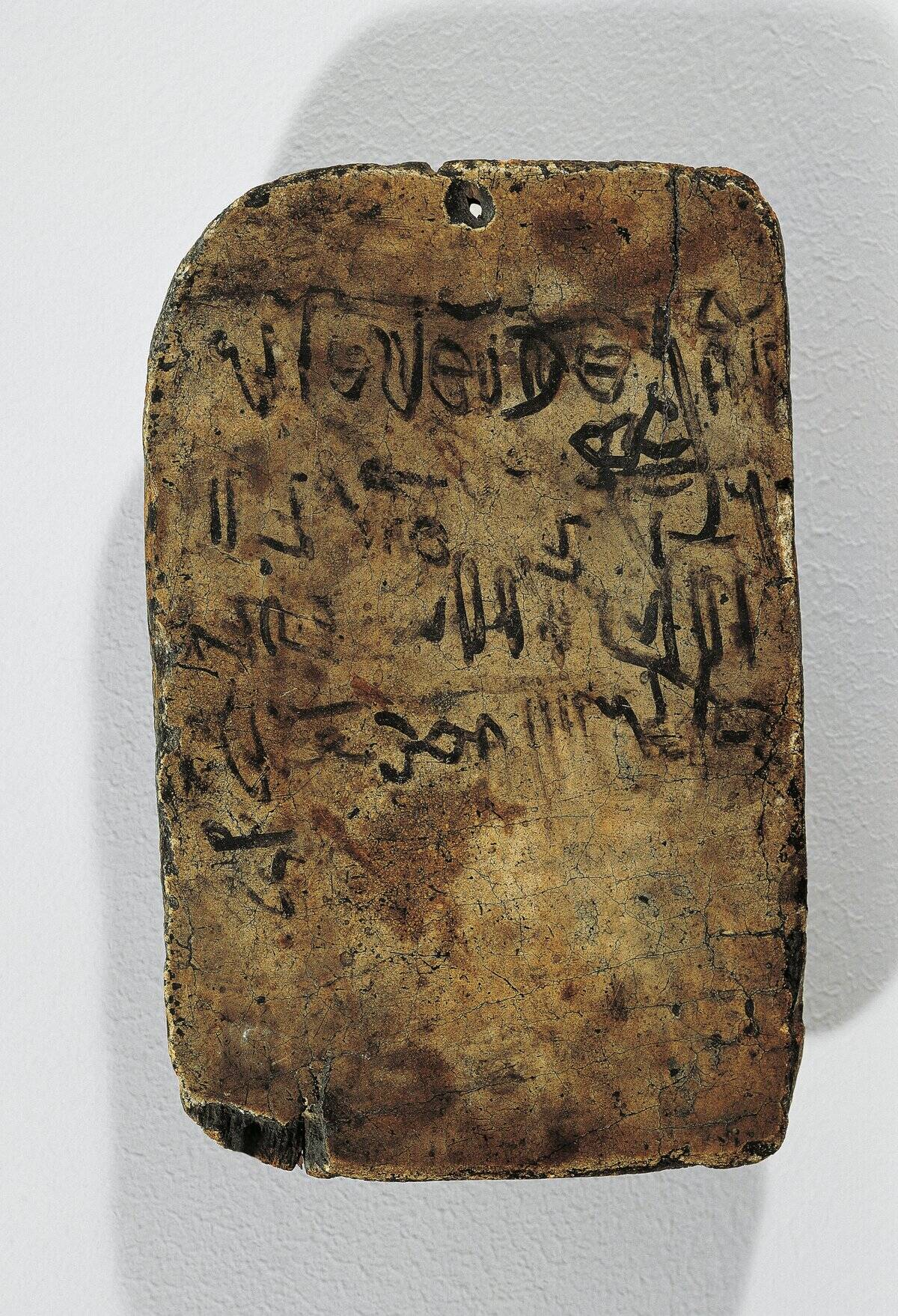 Pupil's tablet: Kemit with the first sentence of a school book, stuccoed wood