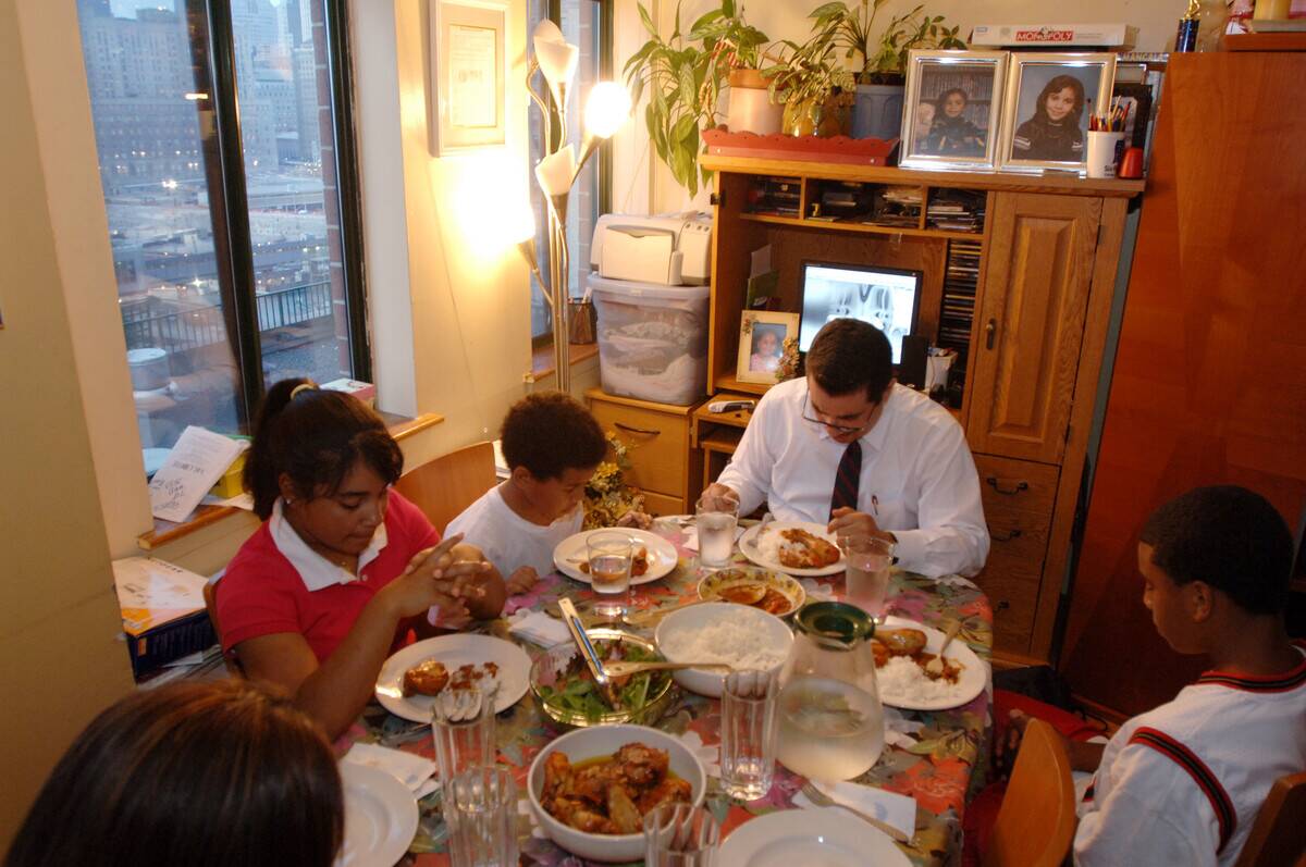 The Smith family says grace before having dinner in their Ba