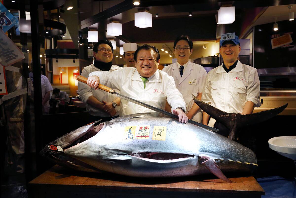 Tsukiji Fish Market Holds First Auction For 2016