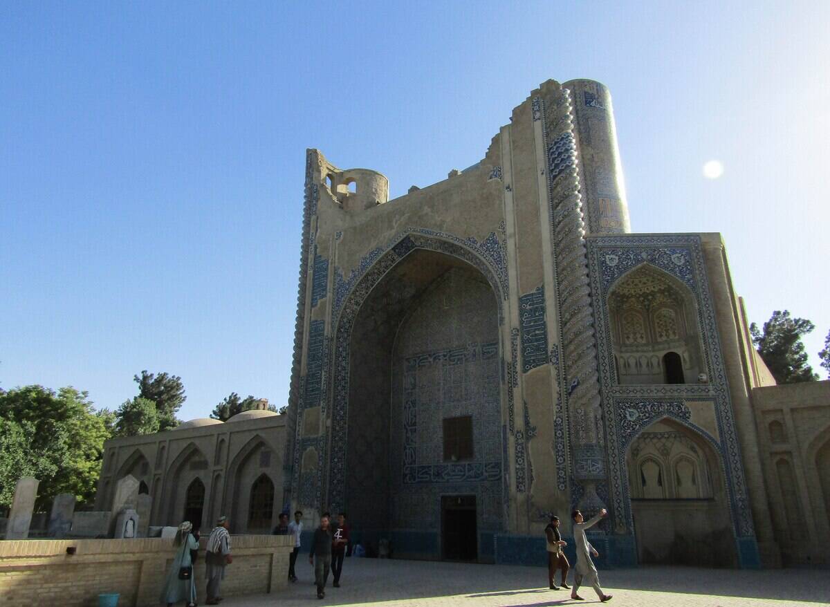 3840px-Masjid_Sabz_Balkh_Mazar-e_Sharif_Afghanistan