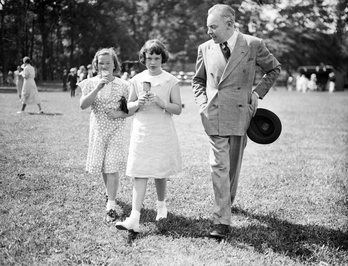 Gloria Vanderbilt and Friend Enjoy Ice Cream