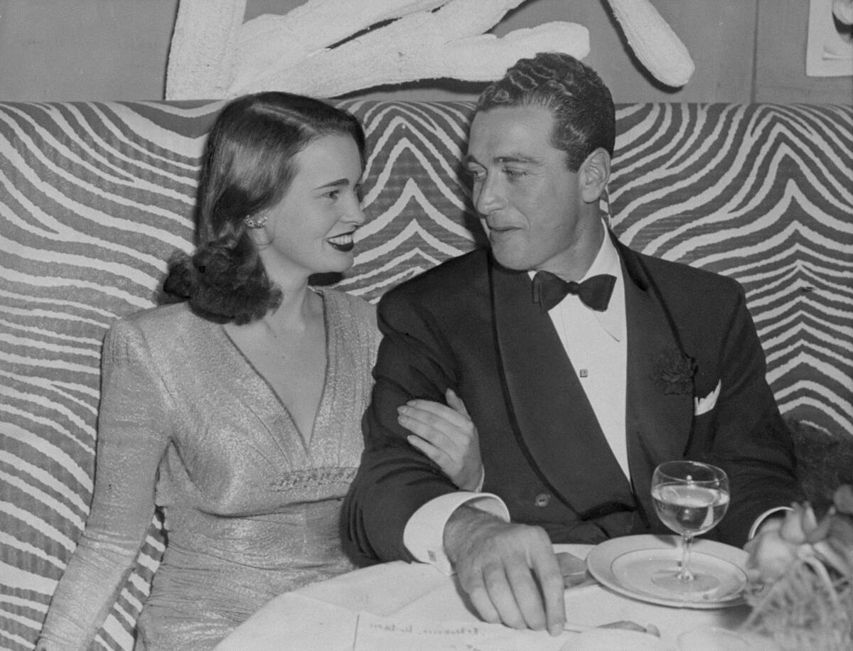Gloria Vanderbilt and Pat de Cicco at the El Morocco.