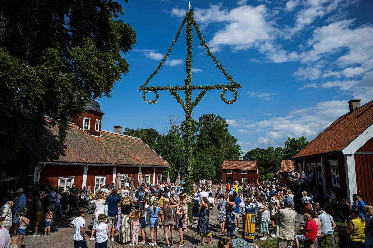 SWEDEN-TRADITION-LIFESTYLE-MIDSUMMER