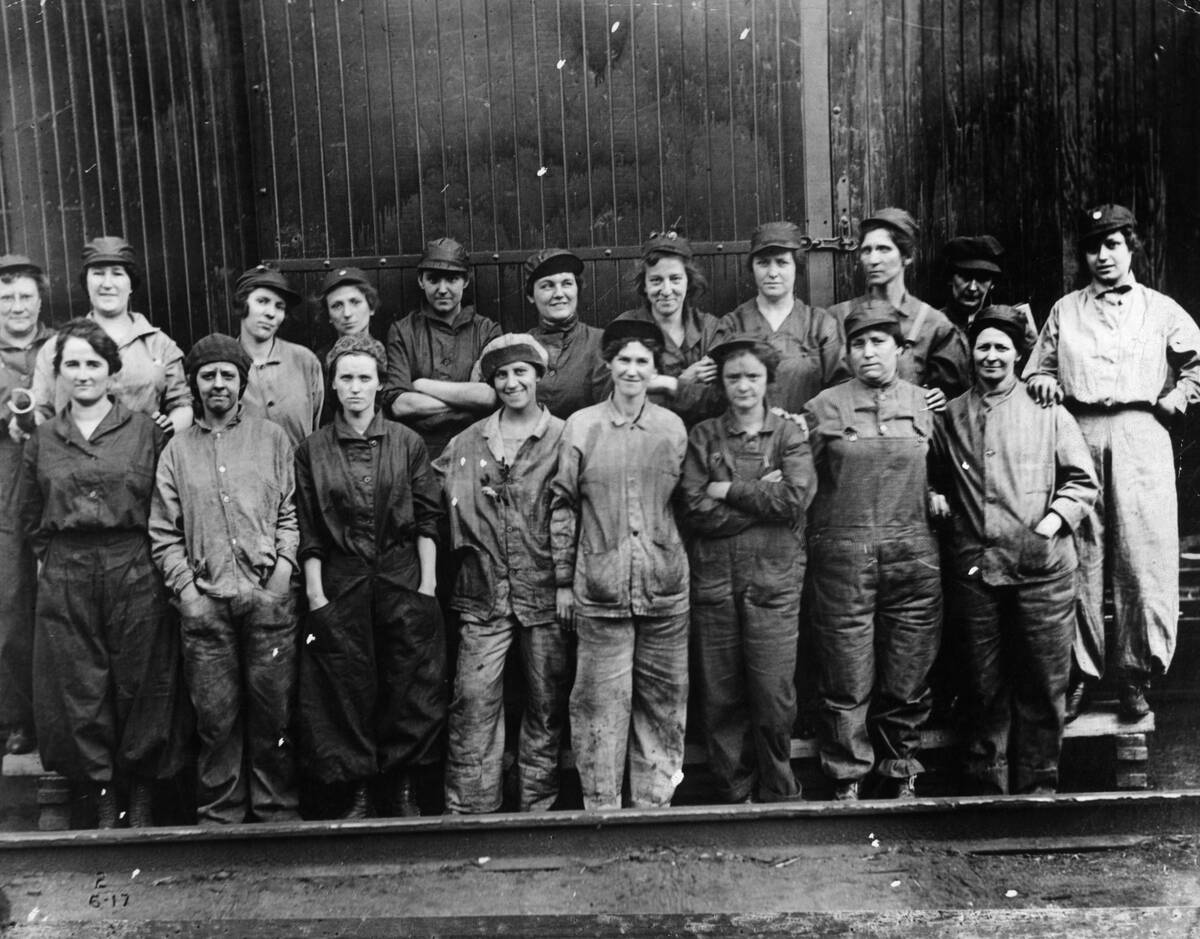Women Workers Pose During World War I
