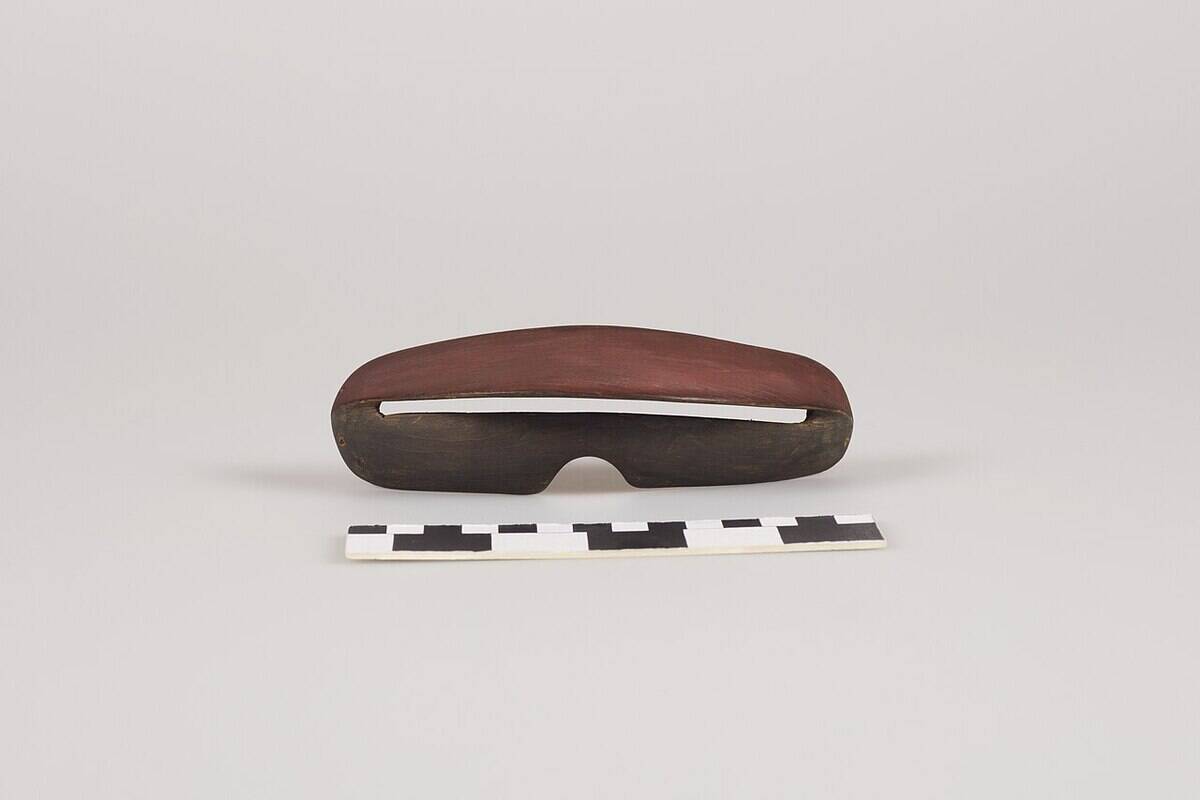 1280px-Wooden_Snow_Glasses_Given_to_Charles_and_Anne_Lindbergh_ DPLA_-_b798fd8b44460bb63c76cbb3367abc33_(page_2)