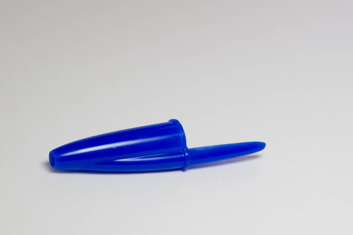 BIC_blue_pen_cap