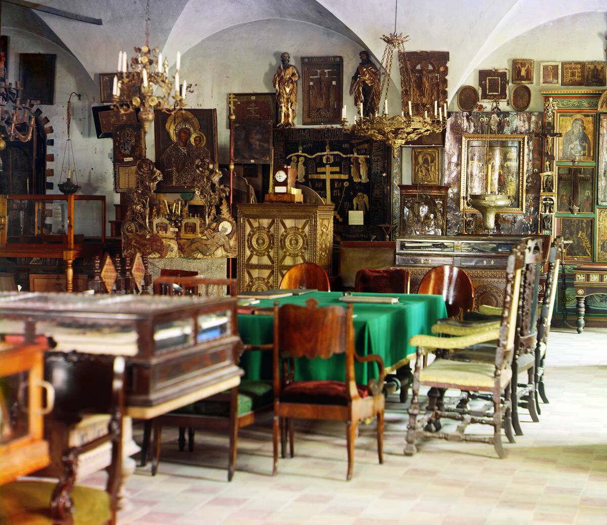 Inside The Belaya Palata [White Palace] Museum