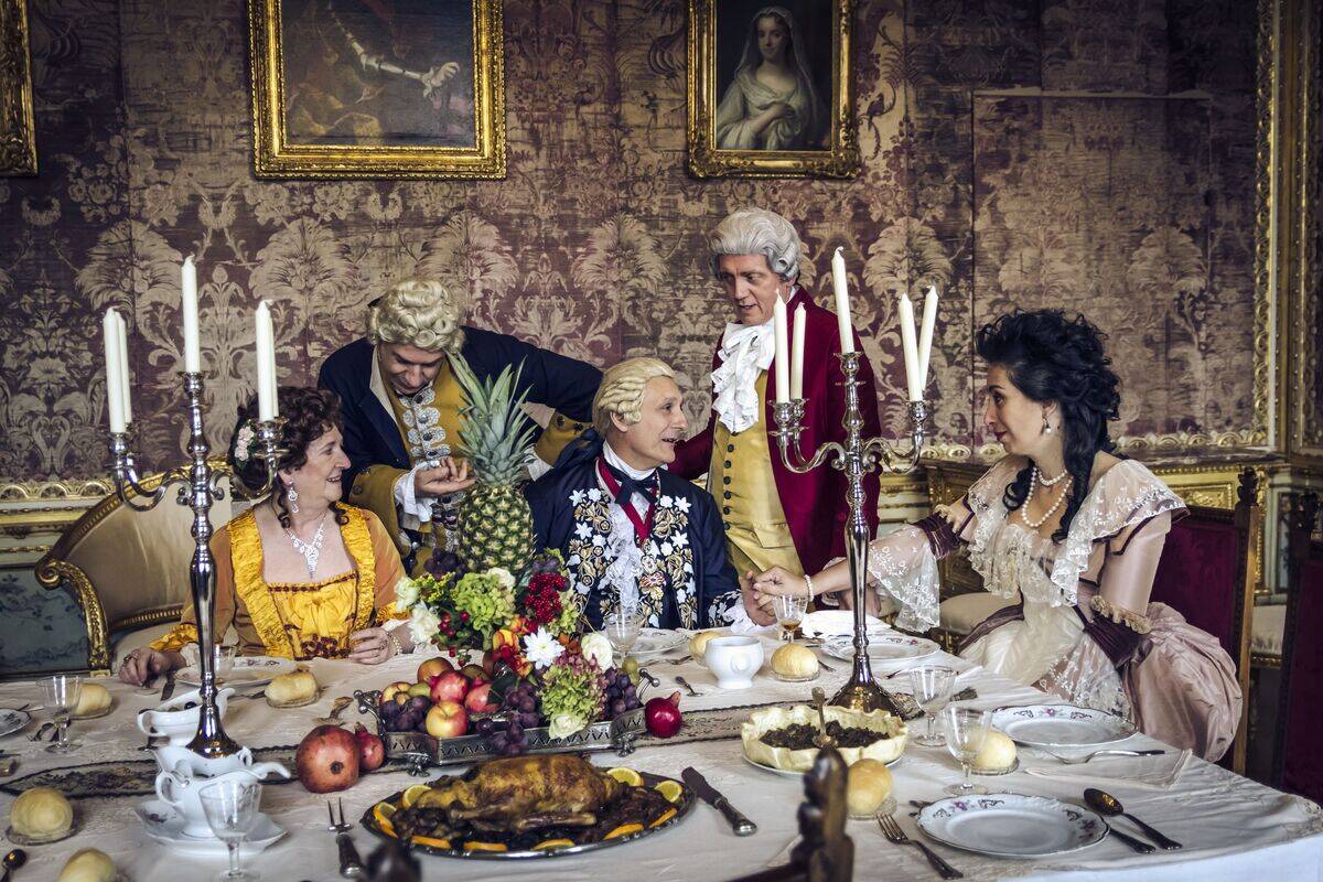 Nobles at table, banquet with roasted game