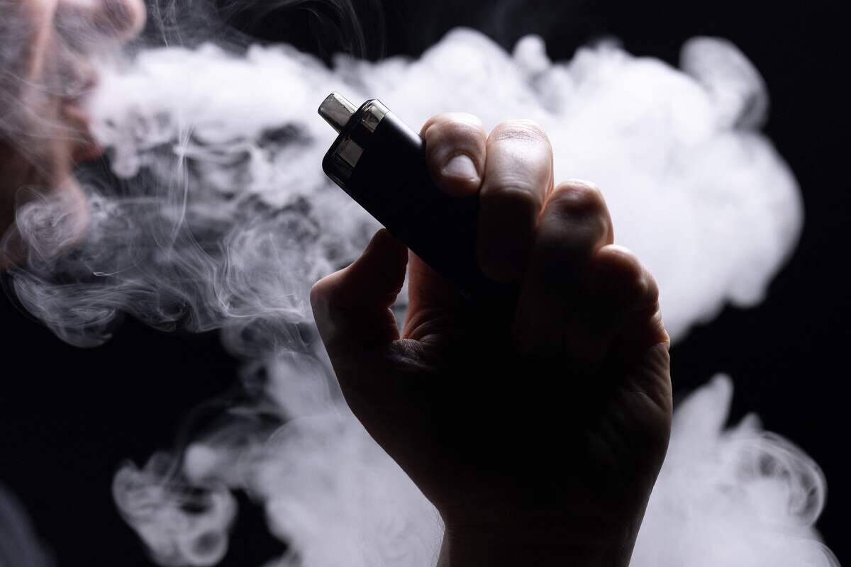 TOPSHOT-FRANCE-HEALTH-SMOKING-E-CIGARETTE