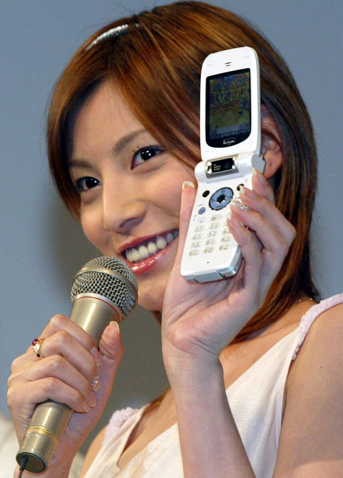 TOPSHOT-JAPAN-DOCOMO-MOBILE