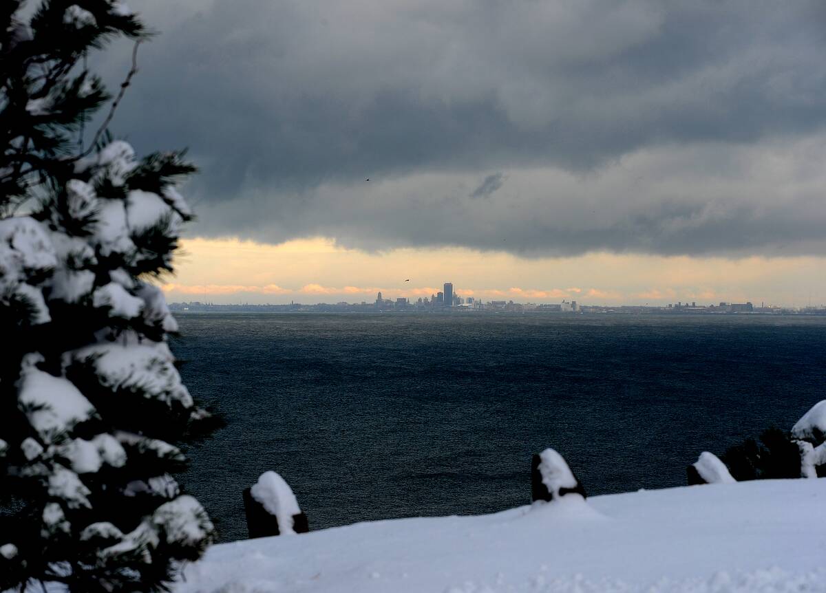 Winter Storm Brings Heavy Snow To Great Lakes Region