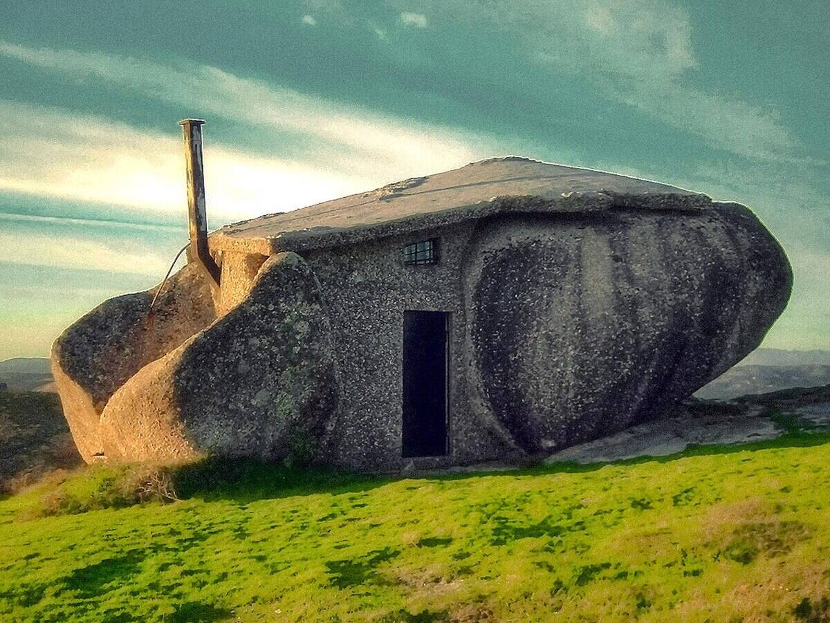 1280px-Casa_da_Pedra_em_Fafe_12