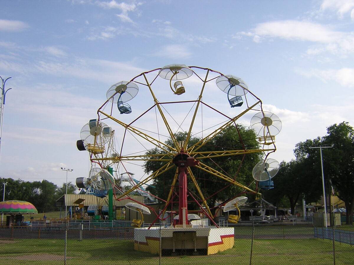 Joyland_LubbockTX_Paratrooper_June_2006DSCN8445