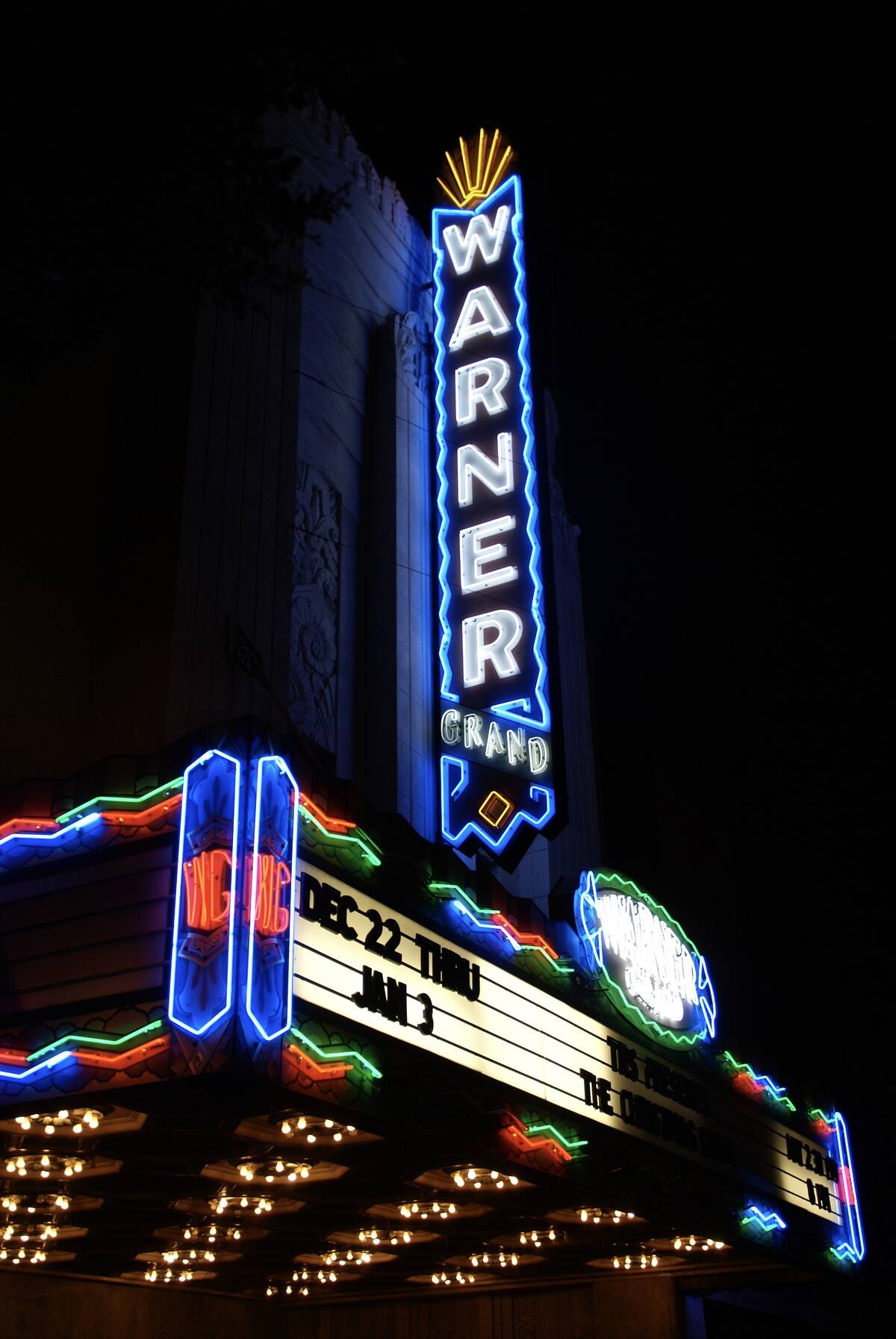 Los_Angeles_ Warner_Grand_Theater_-_20091221190119