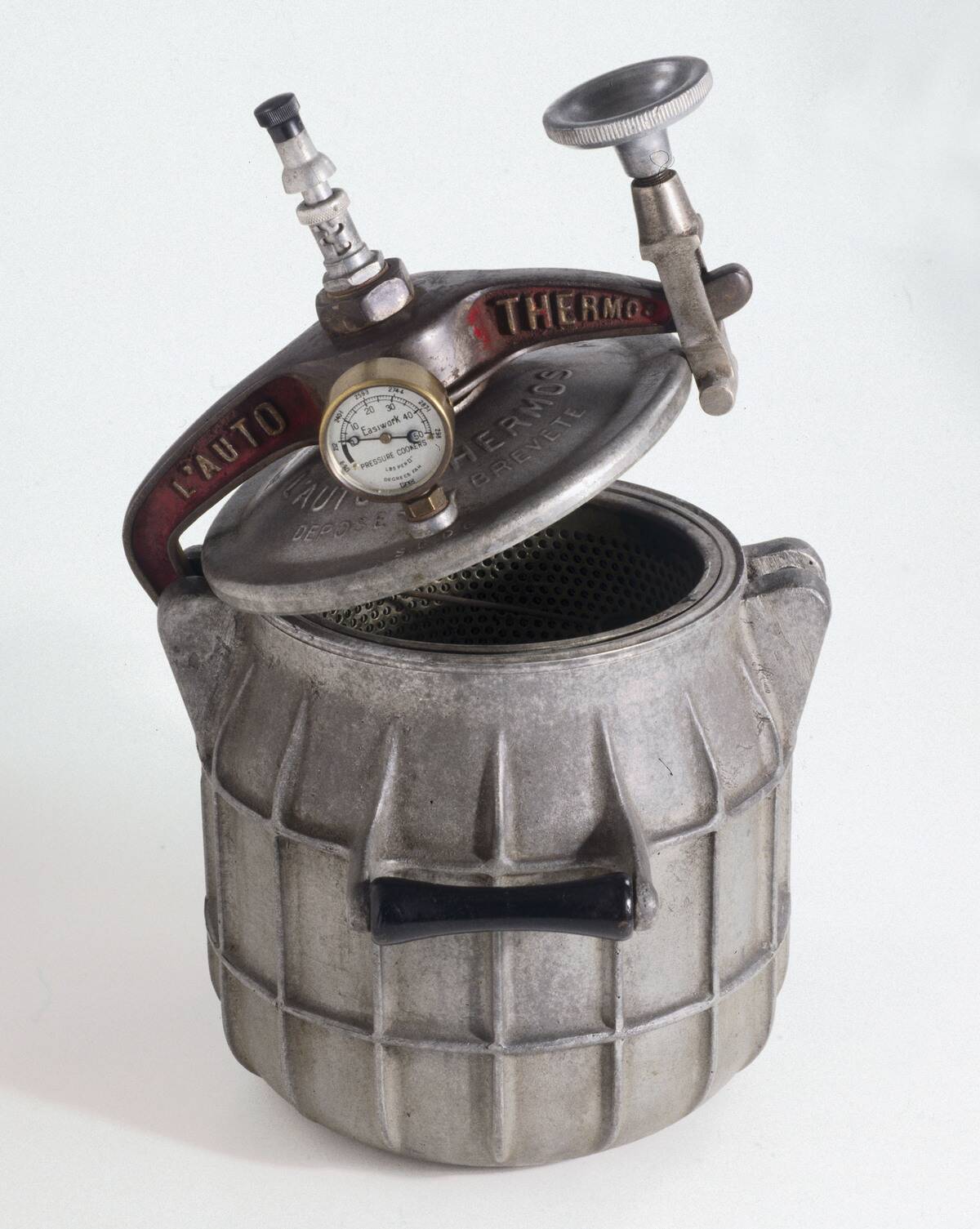 Auto-Thermos pressure cooker, 1929.