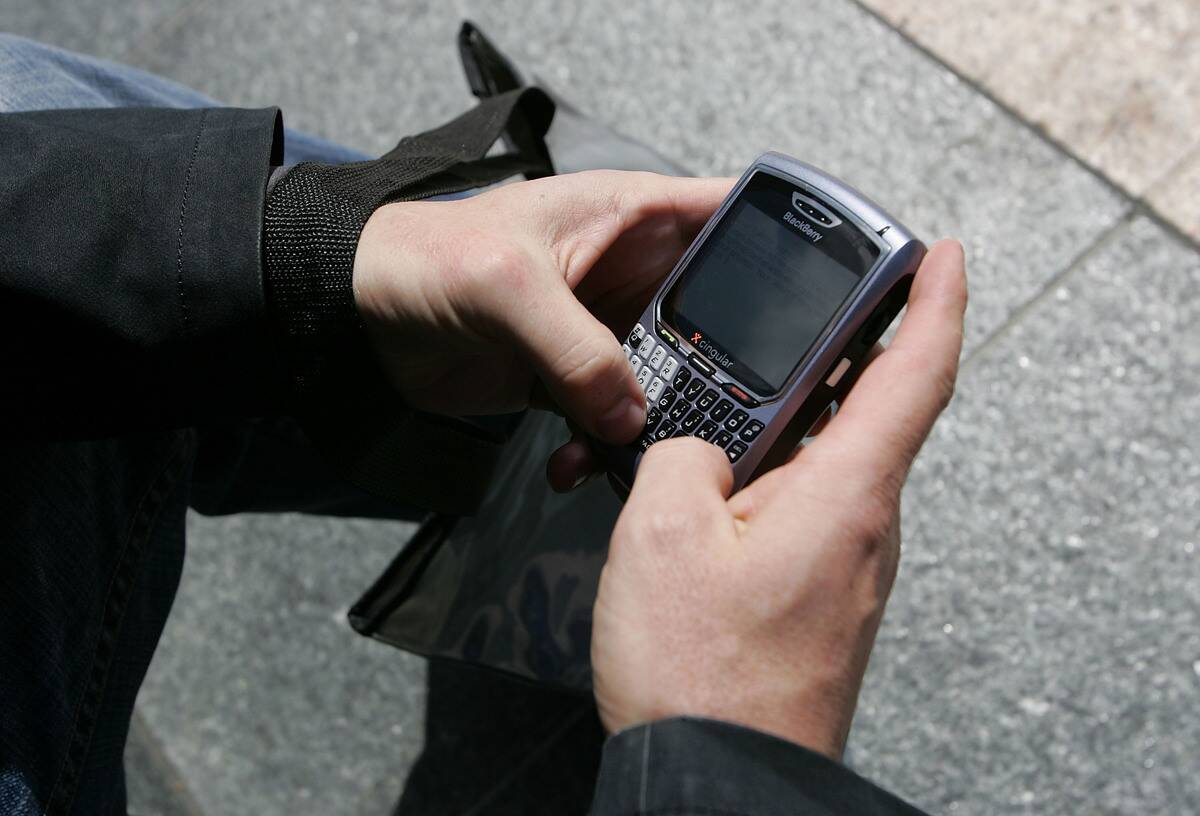 Blackberry Users Report Problems Receiving Emails