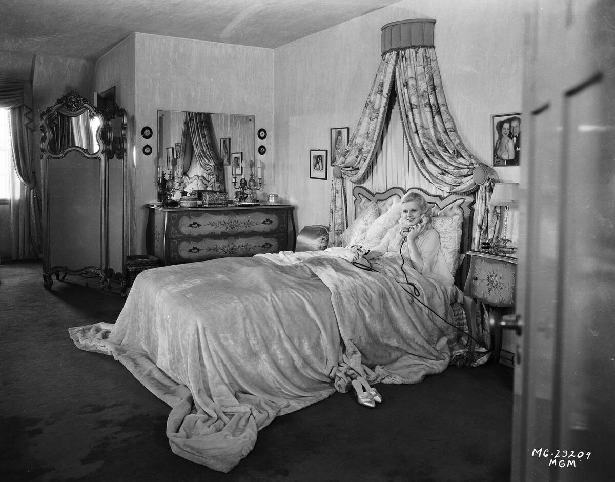 Blonde's Boudoir