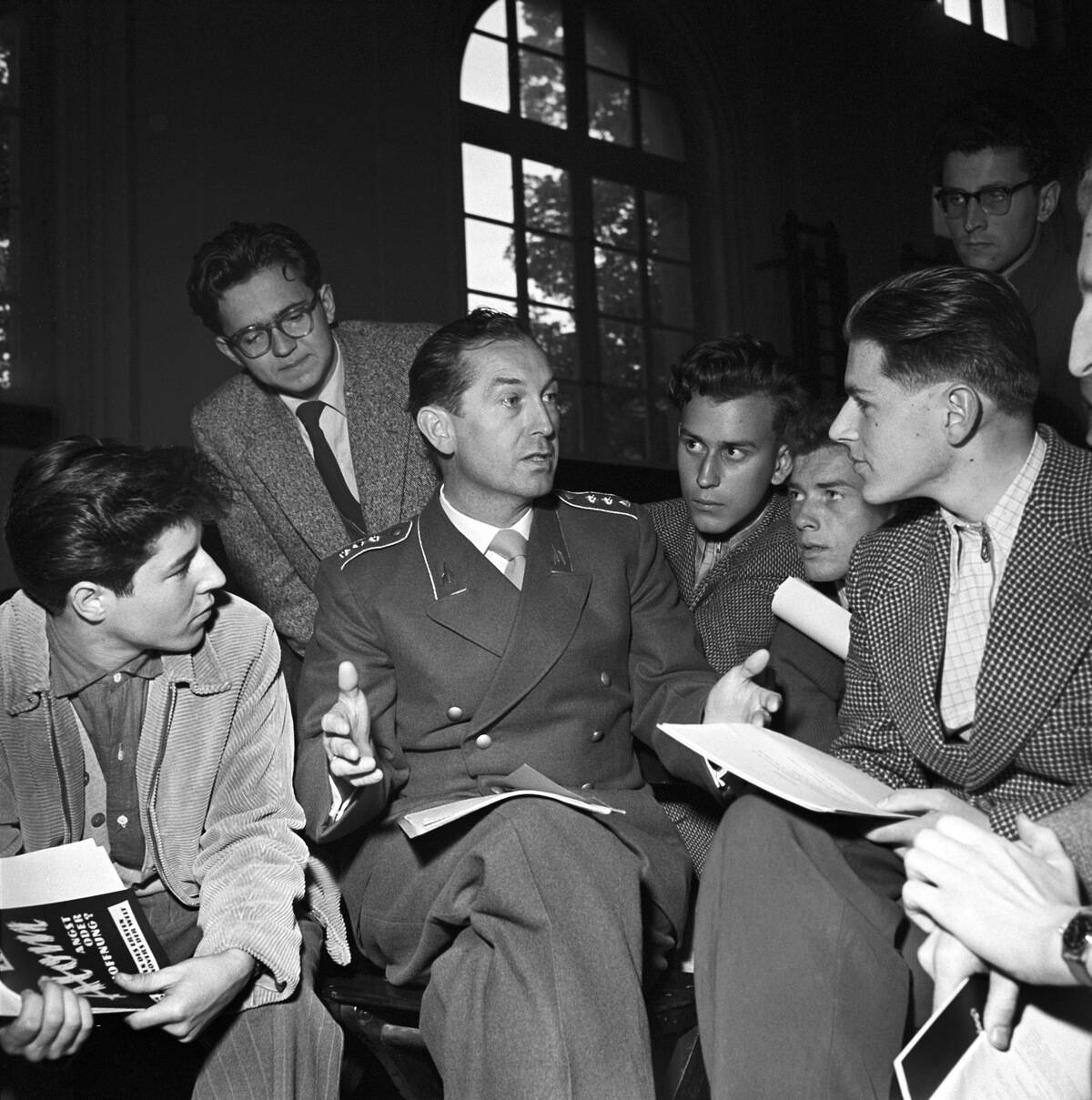 Bundeswehr promotes officer's career in higher education 1959