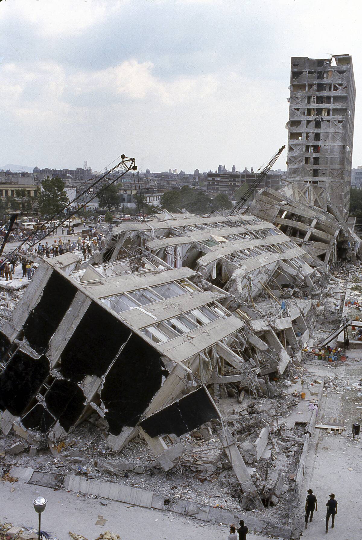 Damage from 8.0 eartquake that shook Mexico City on September 19th. 1985