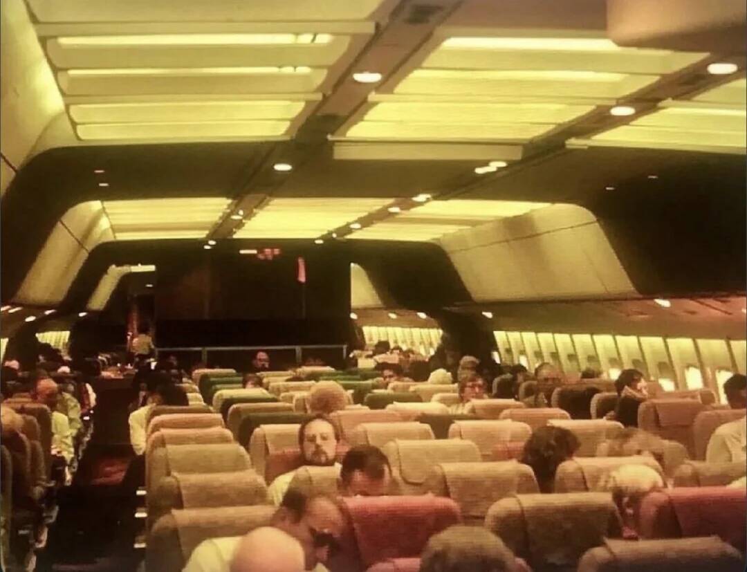 delta-airlines-lockheed-l1011-tristar-cabin-in-the-1980s-v0-oha6tj3p4cwg1