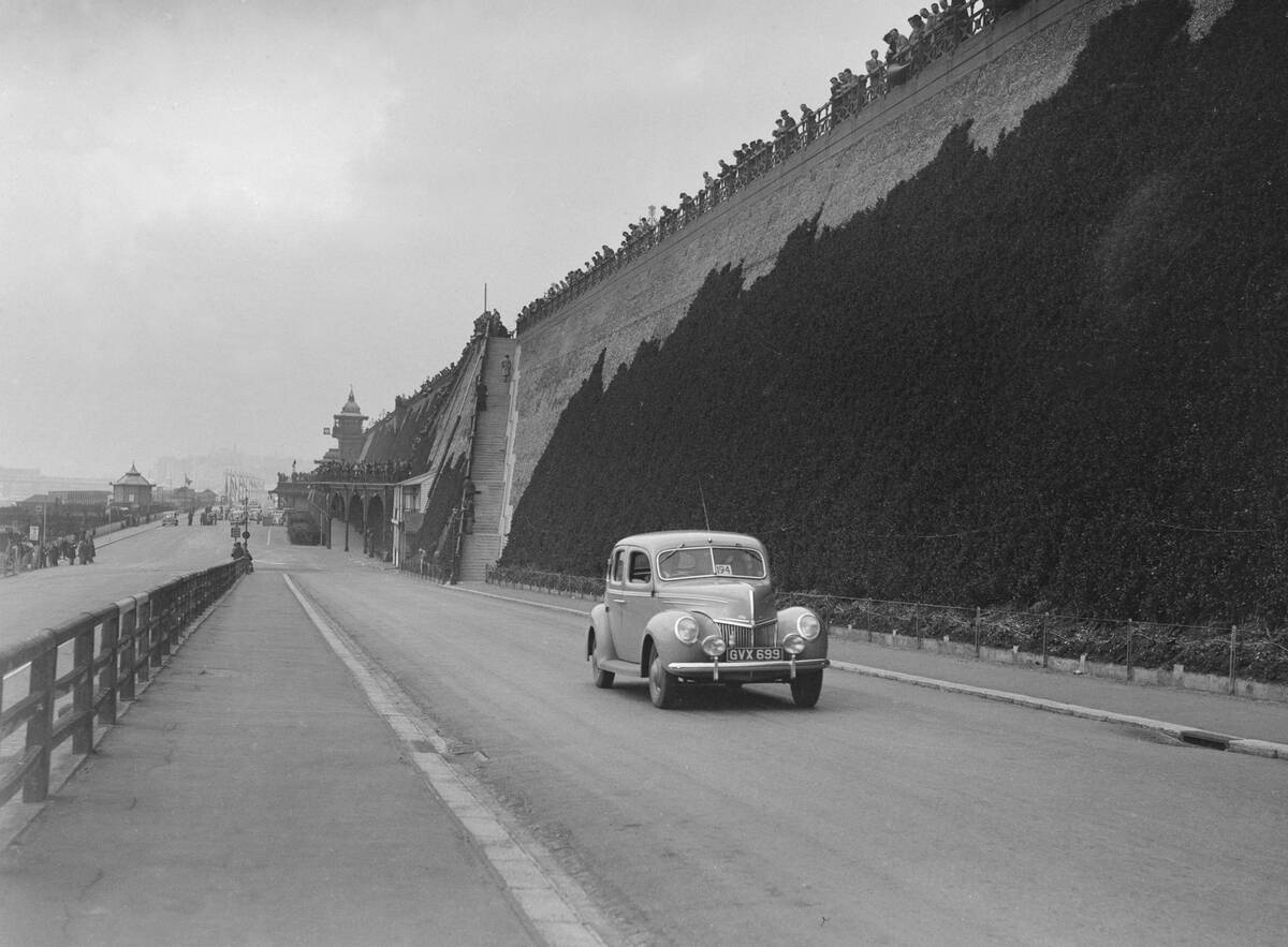 Ford V8 of CGH Barraclough on Madeira Drive, Brighton, RAC Rally, 1939