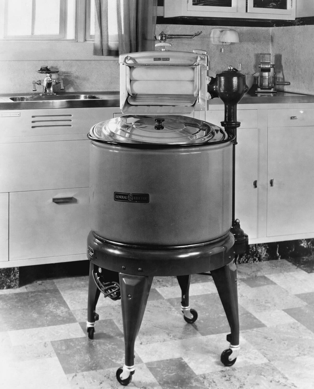 General Electric Model AW-2 Washing Machine