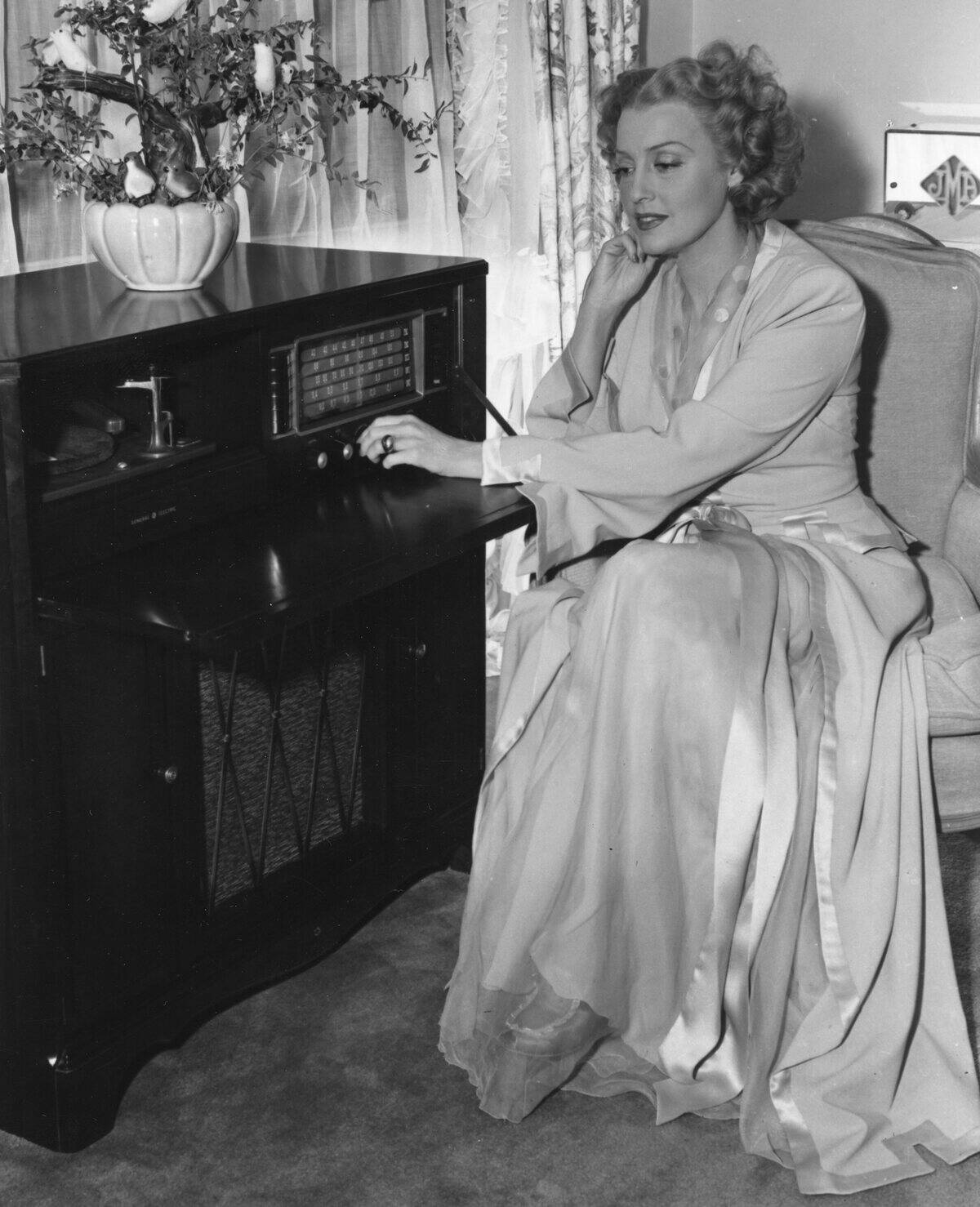 Jeanette MacDonald & GE Model 417