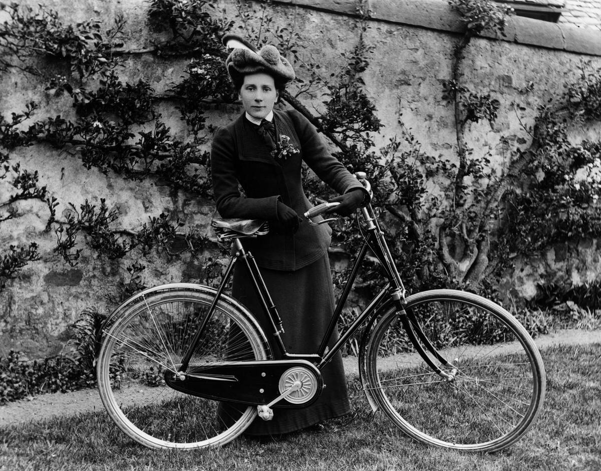 Lady Edwardian Cyclist. Creator: Unknown.
