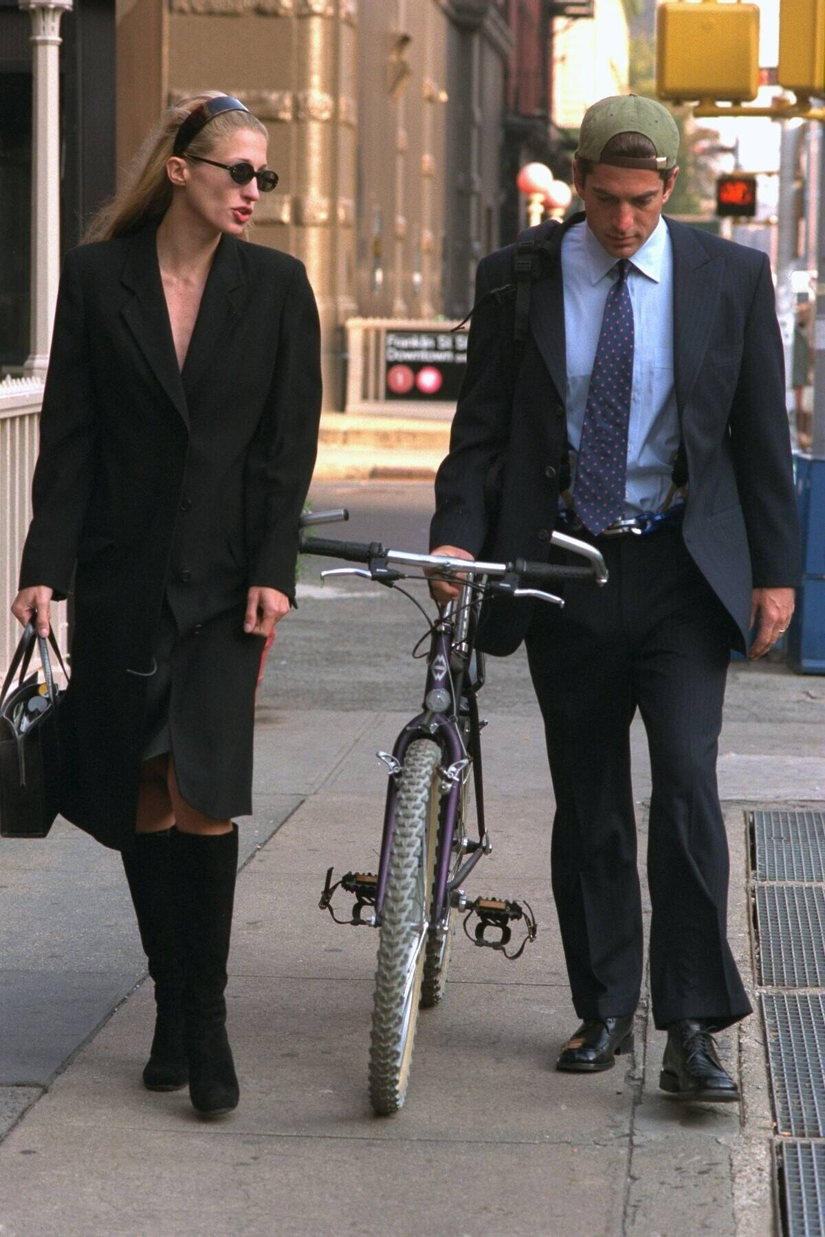 Newlyweds Carolyn Bessette Kennedy and John F. Kennedy Jr. w