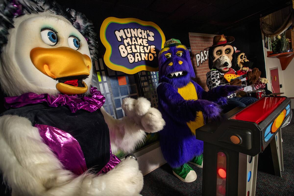 Northridge location of Chuck E. Cheese is soon going to be the last remaining pizza center to house an animatronic band