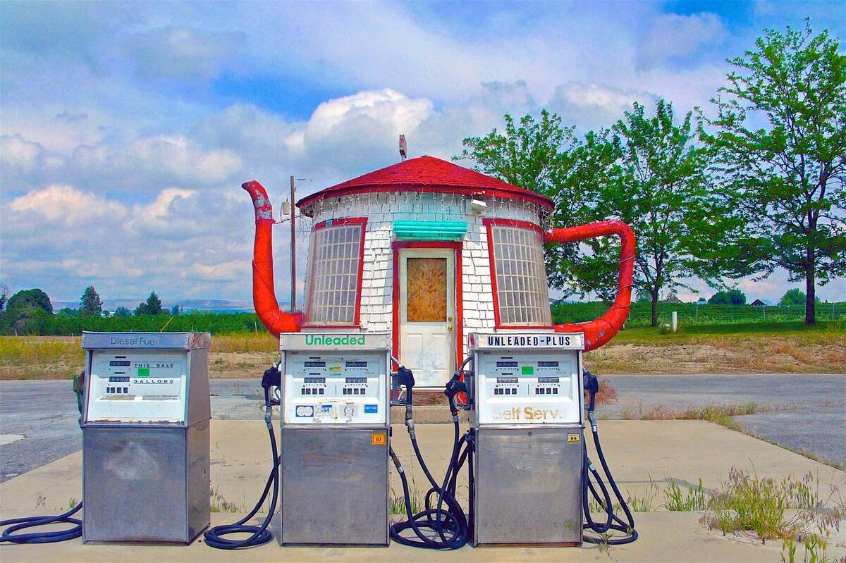 Novelty gas station, Washington