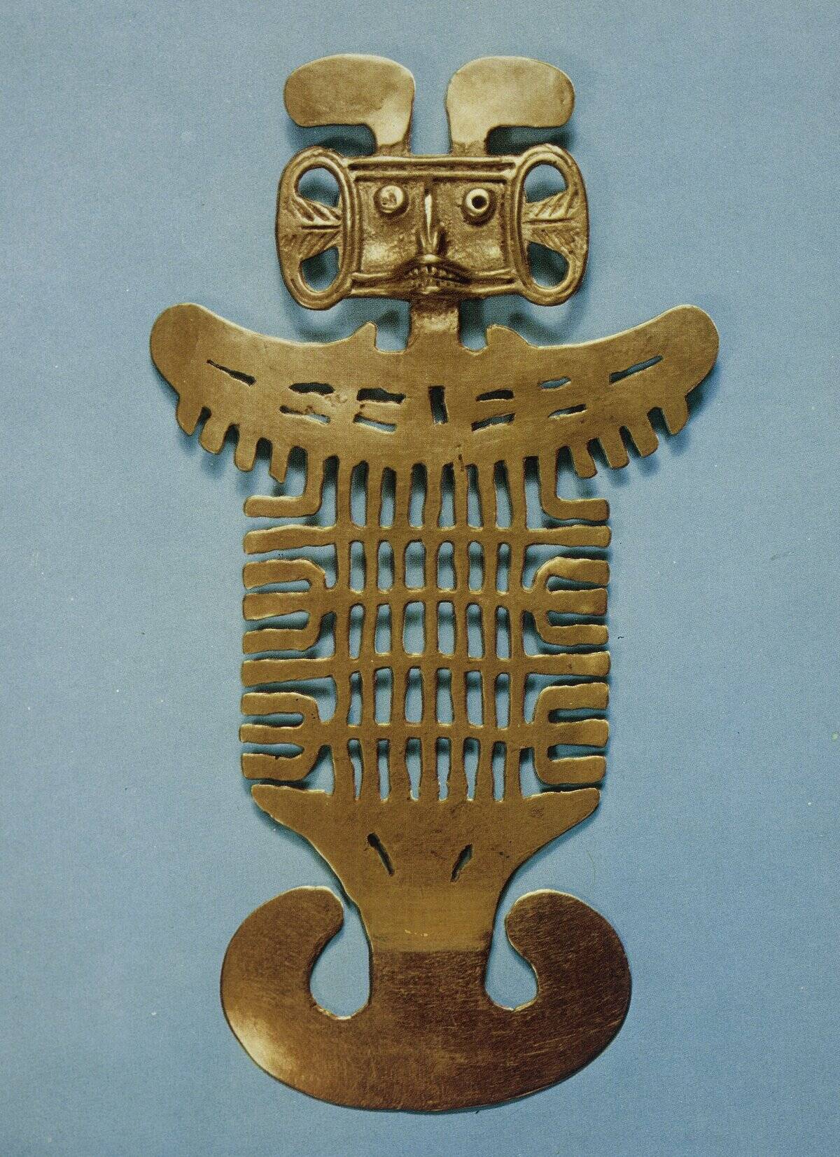 Pectoral ornament in smelted gold shaped by cire perdue (lost-wax process for shaping metal), Colombia, Tolima