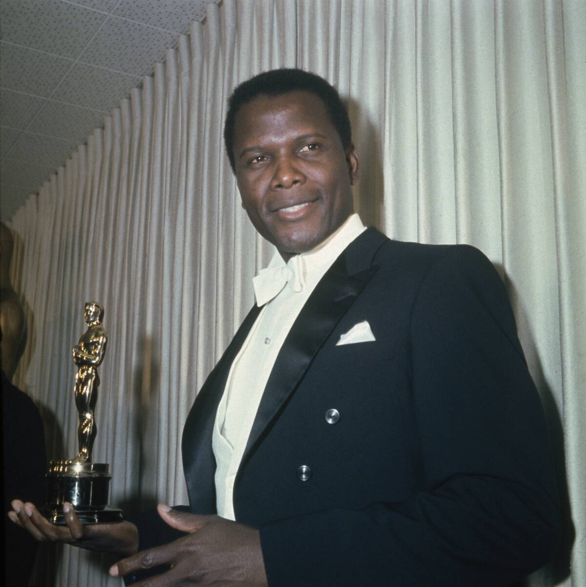 Poitier With Oscar