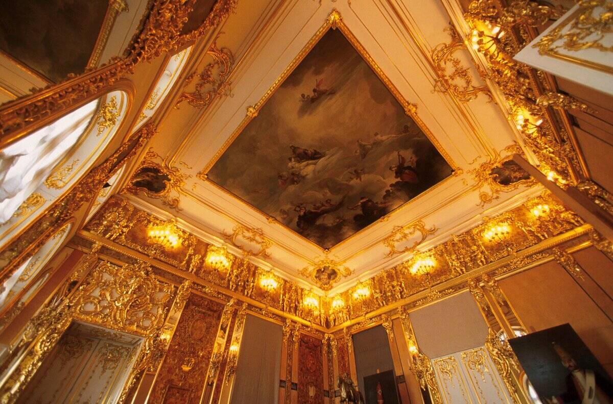 Reconstruction Of The Amber Room Of The Zarkosje Selo Palace On January 4Th, 2000 In Saint Petersburg (Russia), Russia.