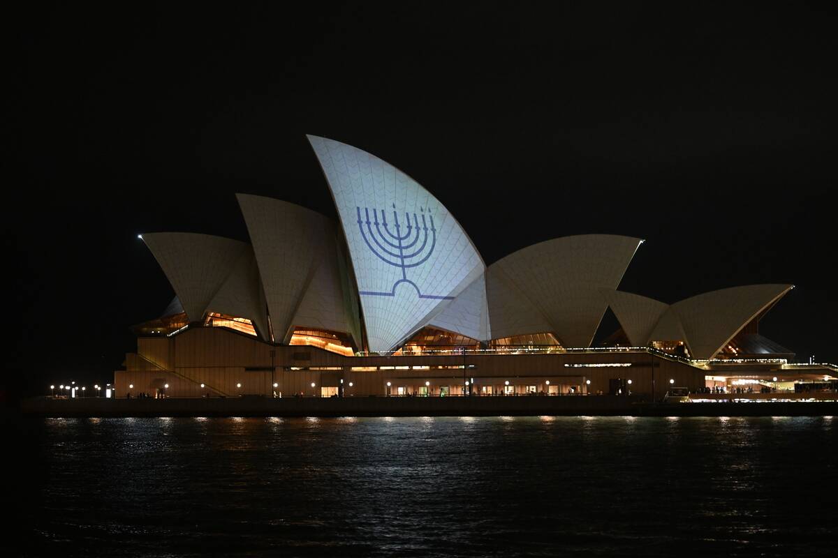 Sydney Opera House Sails Light Up To Honor Victims Of Bondi Mass Shooting