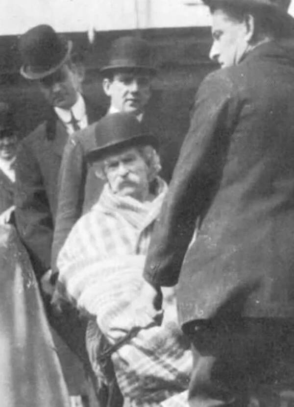 the-last-photo-of-mark-twain-it-was-taken-on-april-4-1910-v0-mbjfu7g7ag4g1 copy