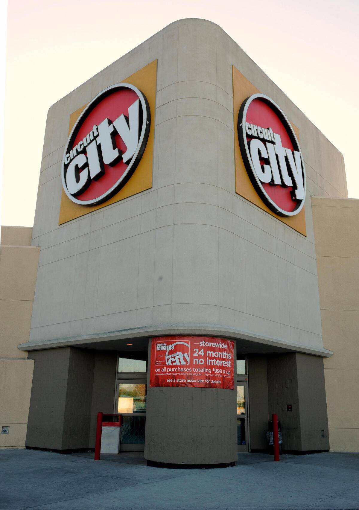 The logo for Circuit City is displayed o