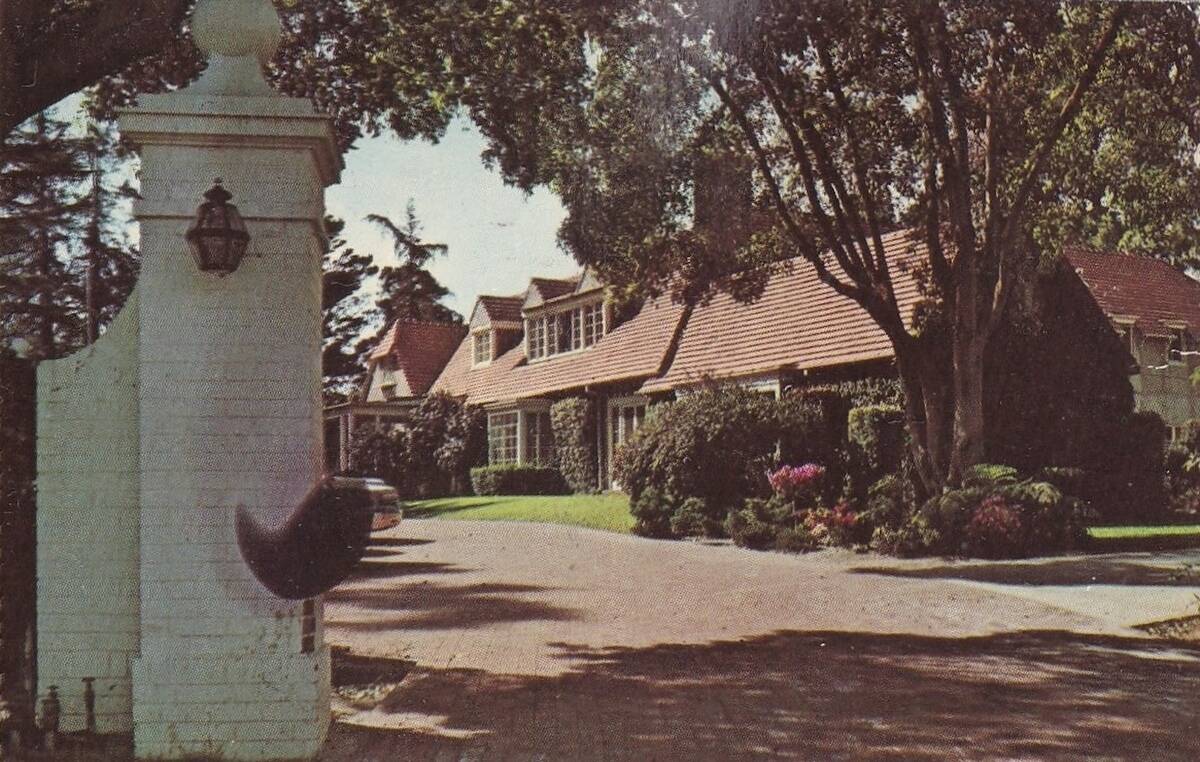 Vintage souvenir postcard, Phyllis Diller's Home, Hollywood Homes of the Stars series, ca 1967