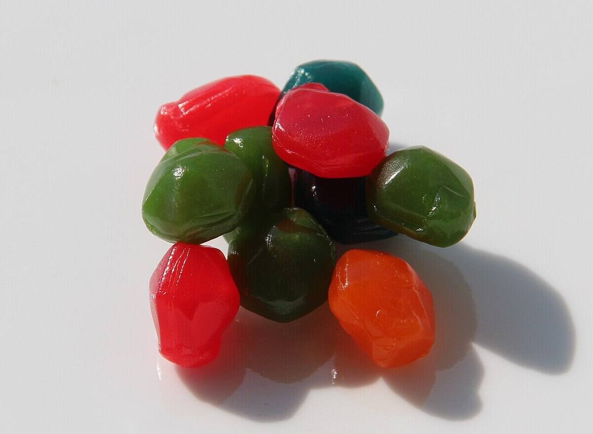 1280px-Betty_Crocker_Fruit_Gushers_pieces