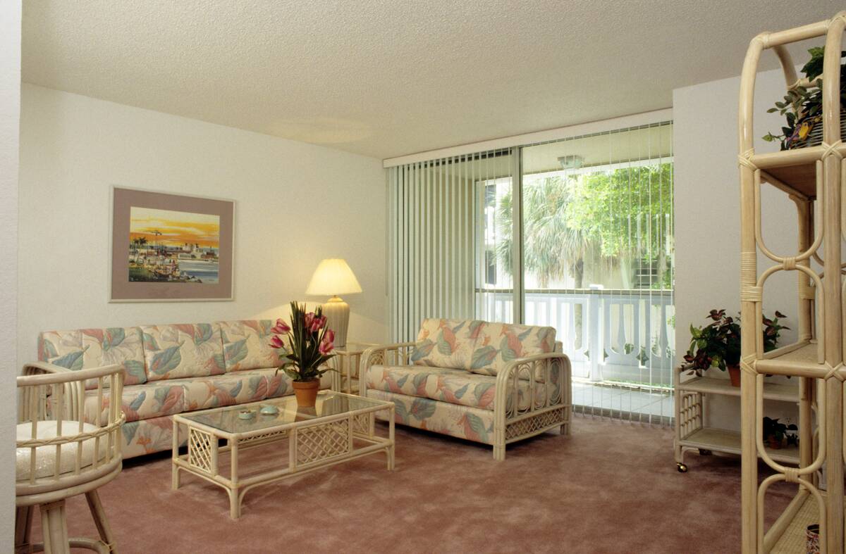 1990s Living Room Pastel Ra...