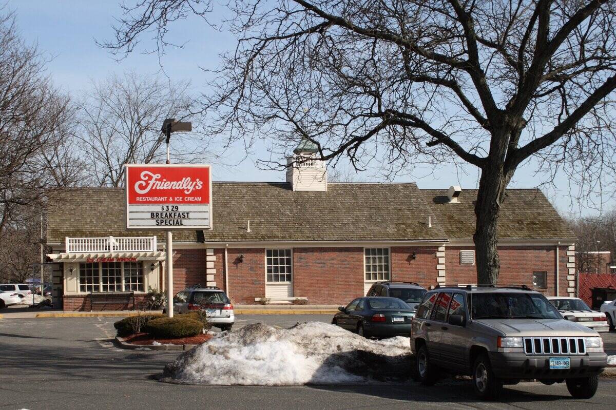 Friendly's_in_Unionville,_Connecticut