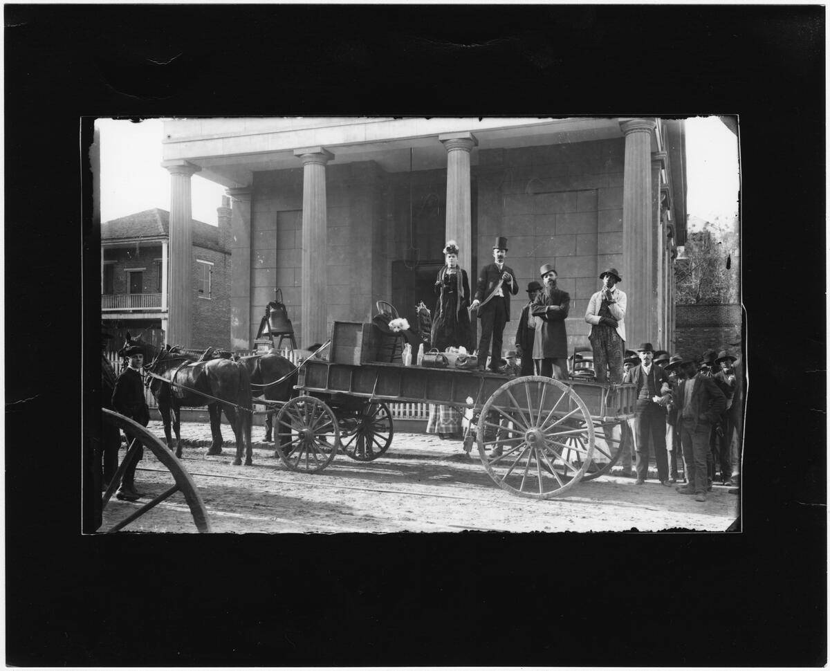 Traveling_medicine_show._(8672948064)