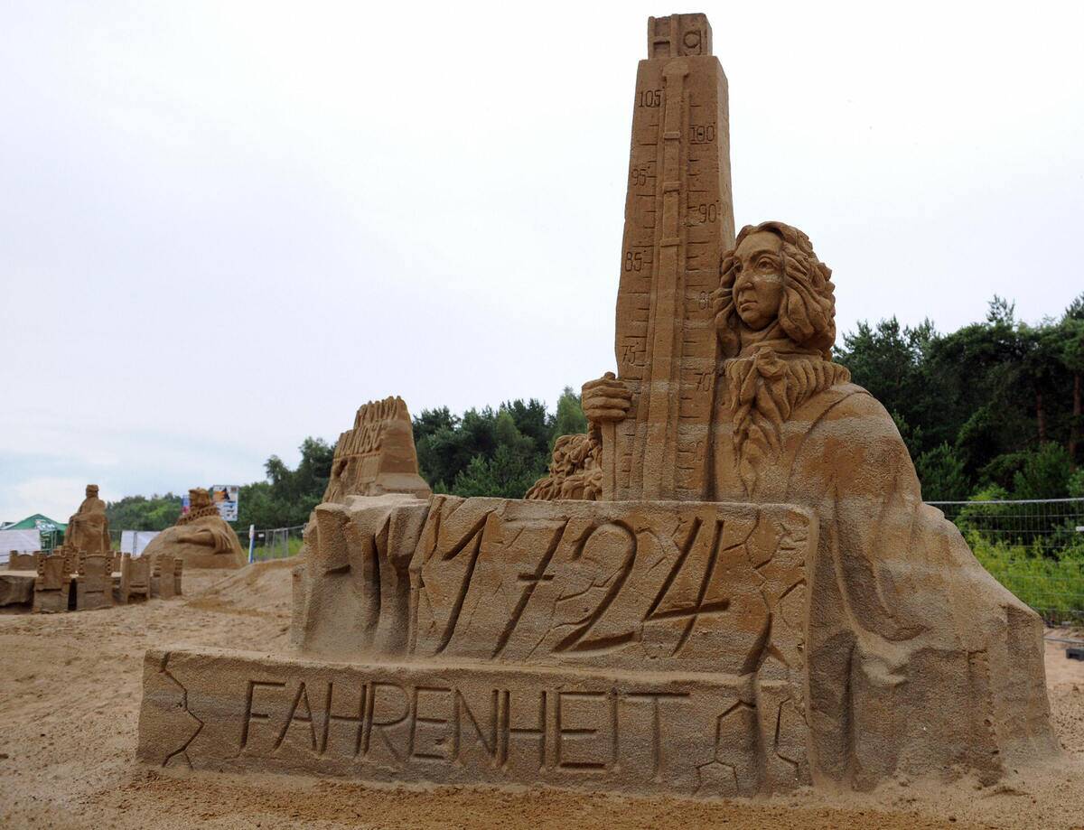 A sand sculpture representing Daniel Gab
