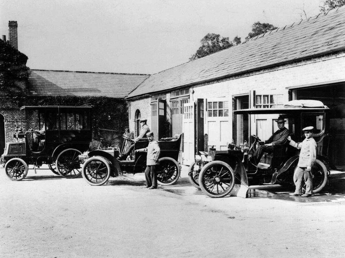 Cars parked at Lord Northcliffe's stable.
